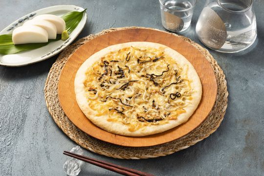 肴deイタリアン　しらすと塩昆布のピッツァ - Sakana de Italian Shirasu and Salted Kelp Pizza